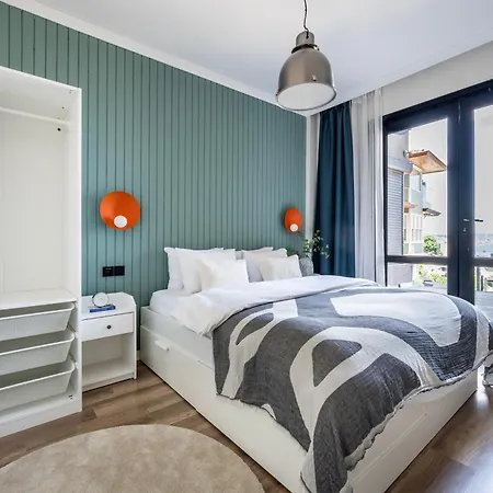 Beyond The Bosphorus #5 Istanboel